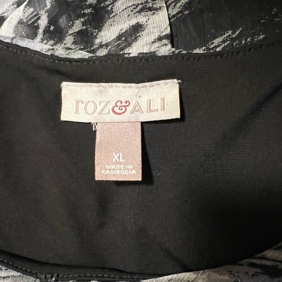 🖤🖤 EUC-ROZ & ALI BLACK AND WHITE SLEEVELESS BLOUSE SZ XL🖤🖤 - Picture 8 of 9